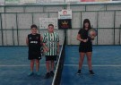 Alumnos del Newbery en un encuentro de padel en Tres Lomas