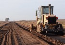 Realizarán mejoras en los caminos rurales a Tres Lomas y La Pampa