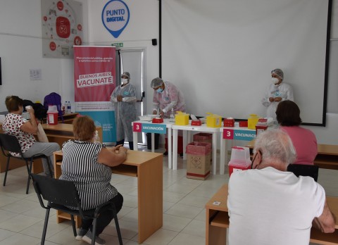 Comenzó a funcionar el vacunatorio en el barrio Yani