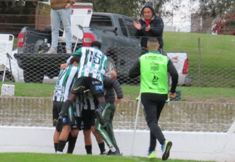 Jorge Newbery es nuevamente el único puntero