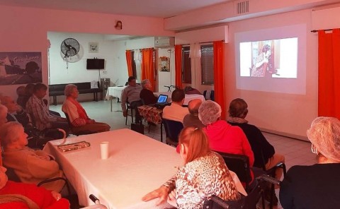 Cine en los hogares del Hospital Municipal