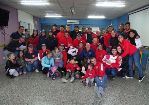 Con un baile, los bomberos recaudarán fondos para el Día del Niño