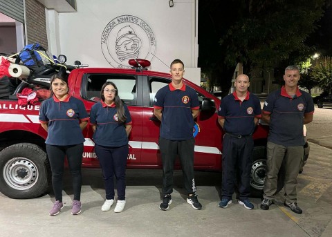 Bomberos voluntarios de la región viajaron a Bahía Blanca