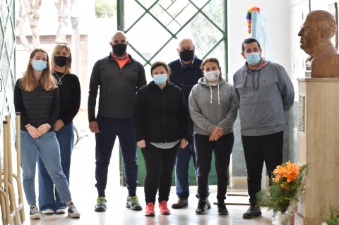 Ofrenda floral a Sarmiento en el busto ubicado en la Escuela N° 1