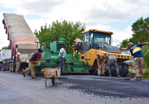 Avanza la obra de construcción de nuevas calles de asfalto