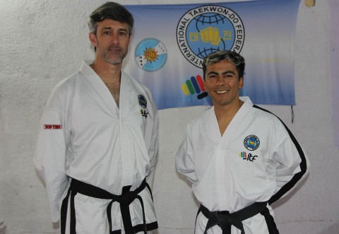 Múltiple Campeón Mundial de Taekwondo tomó exámenes en Salliqueló