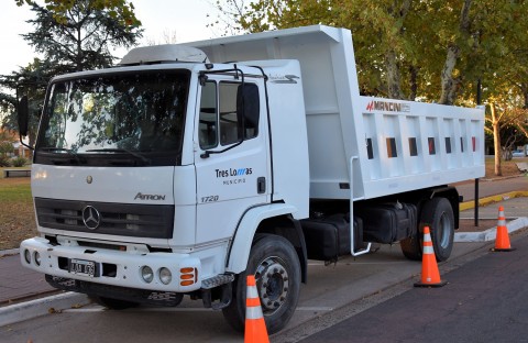La Municipalidad incorporó un nuevo camión con caja volcadora