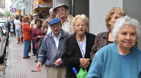 El martes cobran jubilados y pensionados con DNI terminados en 6 y 7