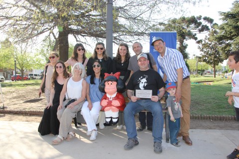 La escultura de Mafalda ya se encuentra en la plaza principal