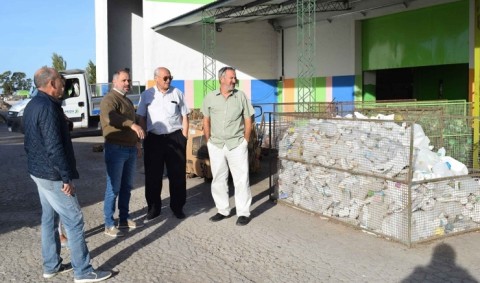 El Intendente de Tres Lomas visitó la Planta de Reciclados de Laprida