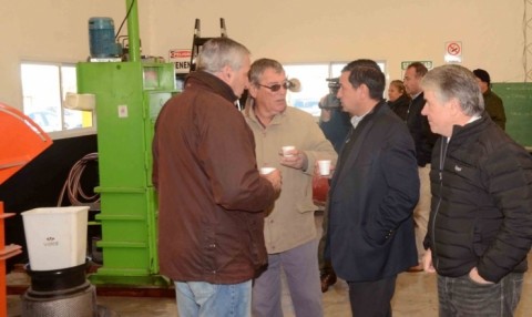 Hernández asistió a la inauguración de una planta de reciclado