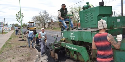 Avanza la obra de asfalto en Tres Lomas