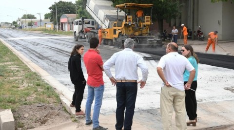 Se comenzó a pavimentar la calle Brasil