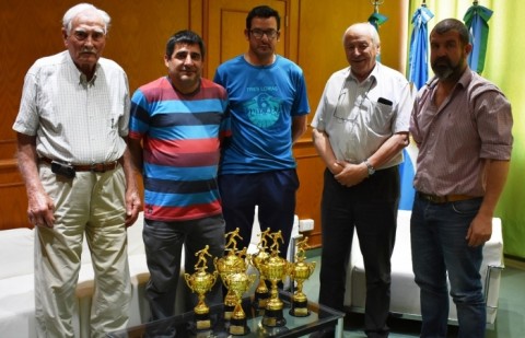 Álvarez entregó trofeos para el Torneo de Bochas del Club 