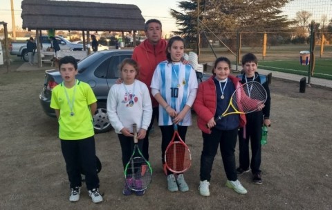 La Escuela de Tenis del Jorge Newbery participó de un encuentro en 30 de Agosto