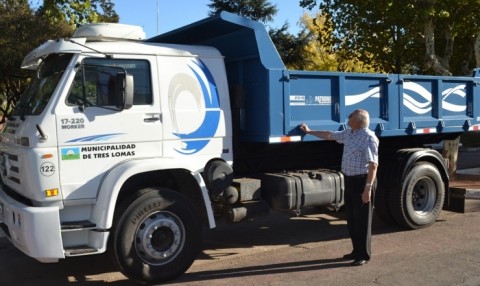 La Municipalidad de Tres Lomas adquirió un nuevo camión volcador