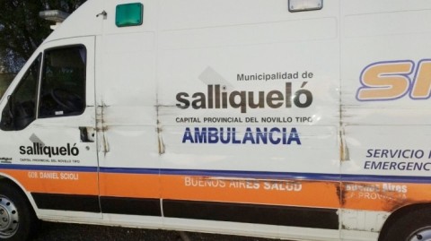 Una ambulancia se rozó con un camión en Ruta 33