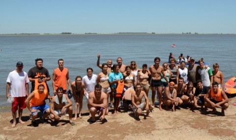 Buena cantidad de nadadores en el Cruce de Cochicó