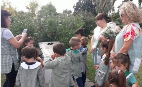 Alumnos del Jardín de Infantes de Quenumá visitaron el Monolito de Malvinas