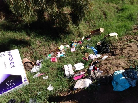 Hallan basura en caminos vecinales