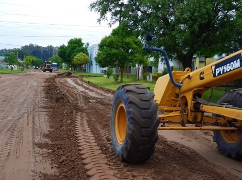 Tareas de reparación en calles de tierra