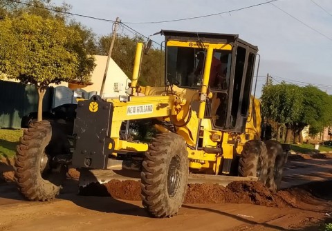 Arreglos en las calles de tierra de la ciudad