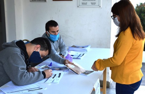 Entrega de semillas de estación otoño-invierno