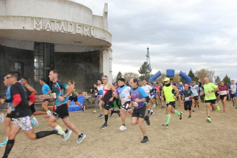Más de un centenar de atletas en la “Maratón 6 Ciudades”