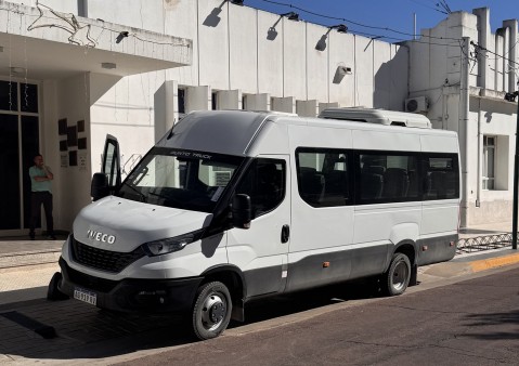 La Municipalidad de Tres Lomas adquirió un nuevo transporte