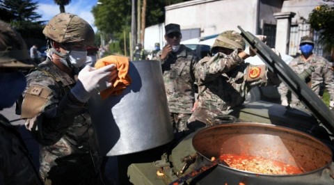 Este jueves se entrega comida elaborada en Pellegrini