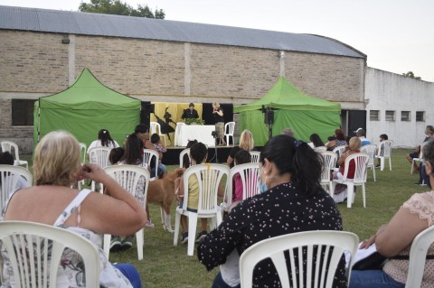 Teatro al aire libre en Bocayuva