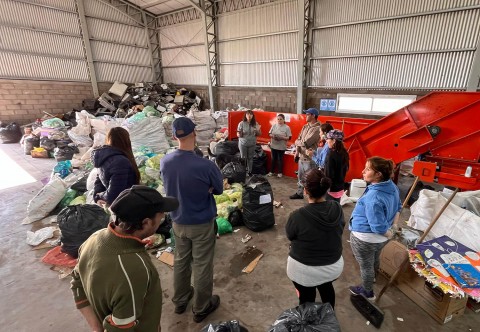 Imágenes de Alumnos de la UPSO visitaron la Planta de Tratamiento de Residuos