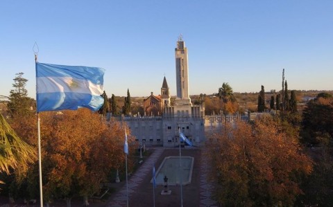 Conmemoración del Día de la Bandera en Pellegrini