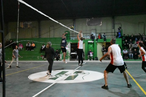 Organizan un Torneo Mixto de Voley y Newcom