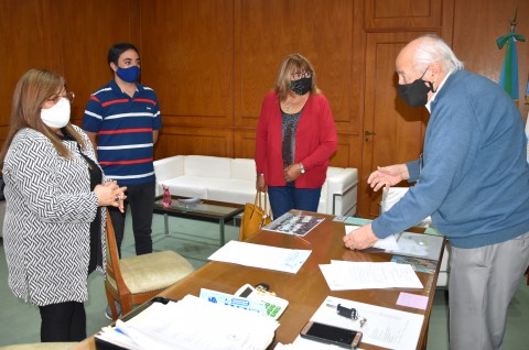 Álvarez entregó un subsidio a la Iglesia Evangélica Pentecostal 