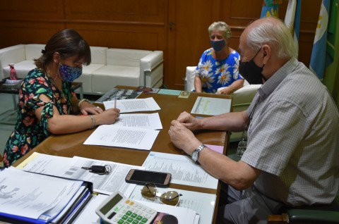 Álvarez recibió a la encargada de la Biblioteca Bernardino Rivadavia