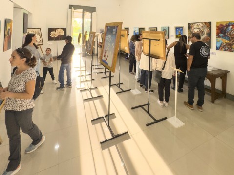 Muestra de cuadros y fotografías por el mes de la mujer