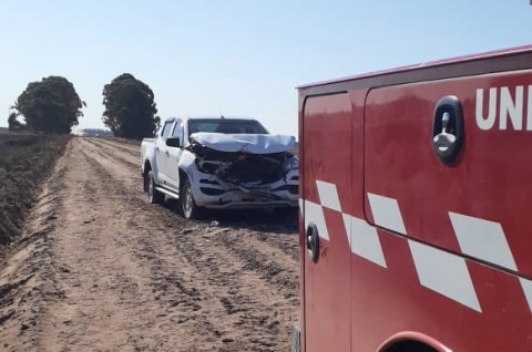 Una camioneta impactó contra móvil de bomberos durante un incendio