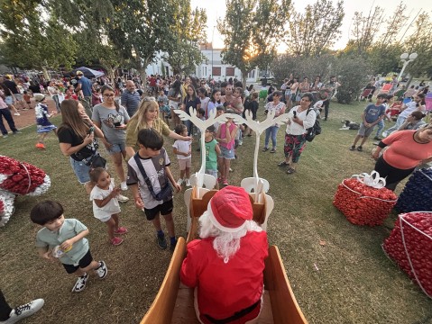 Papá Noel visitó la Plaza Principal