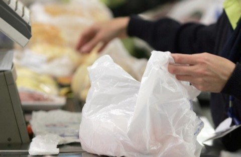 Solicitan a los comercios no entregar bolsas plásticas