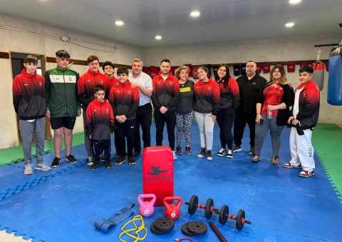 Succurro entregó materiales de trabajo a una escuela de taekwondo