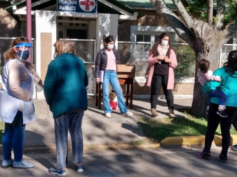 Visita de funcionarias municipales a De Bary