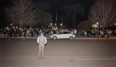 Alrededor de 200 personas se congregaron en apoyo al Padre Chelo