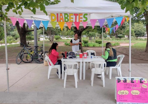 Controles gratuitos de tensión arterial y glucosa en la plaza principal