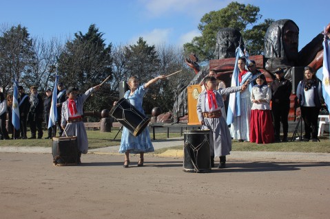 Acto protocolar y tradición en la celebración del 25 de Mayo