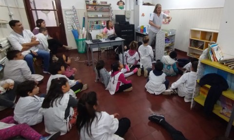 Jornadas sobre odontología en instituciones educativas de Quenumá