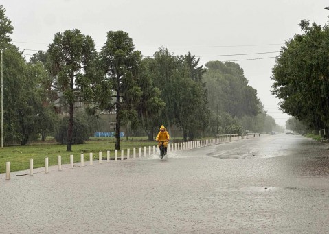 Emitieron una alerta naranja por tormentas para la región 