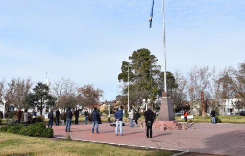 Acto oficial por el Día de la Independencia en Tres Lomas