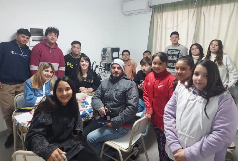 La Escuela Secundaria 2 transmite con radio propia 