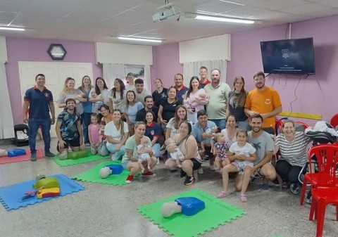 El curso de preparto y puerperio cerró el año en el Cuartel de Bomberos